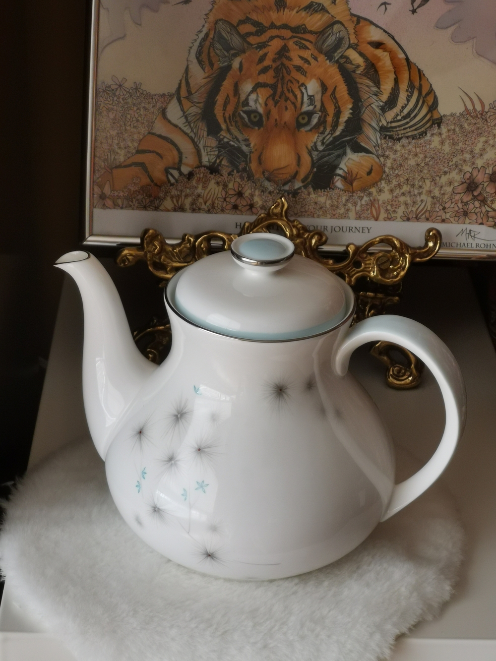 Royal Doulton "Thistledown" H4943 Bone China  Teapot with Pale Gray Starburst